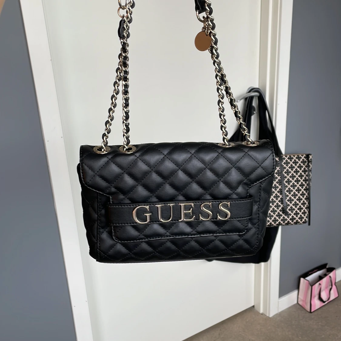 Guess väska - 91