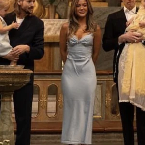 Adoore klänning  - Drömmig ljusblå klänning från Adoore i modellen Nimés. Denna klänning har varit slutsåld så länge, sedan fick jag tag på den och endast använt en gång. Men kommer inte till användning då den är för liten…