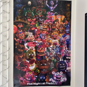 Poster FNAF  - Five Night’s at Freddy’s poster i väldigt bra skick!!!   60 x 90 cm   (tror ej frakten stämmer 👇🏻)