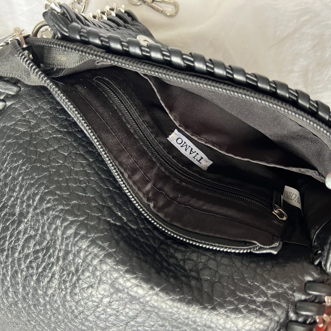 Svart väska  - 91