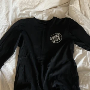 Santa Cruz tröja  - Fin tröja från santa cruz, tryck på ryggen, superbra skick och i storlek s!☺️