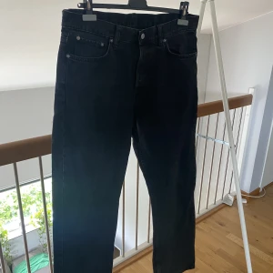 Weekday Space - Använda Weekday Space jeans, skick - 8/10. 