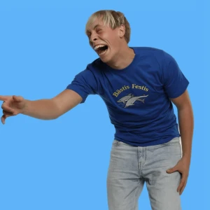 Bästis festis T-shirt LOV1 - Limited Bästis festis t-shirt från Lov1, slutsåld och aldrig använd. I storlek M i herrmodell. Köpt för 299kr pris, kan gå ner i pris. 🤟🏼💞