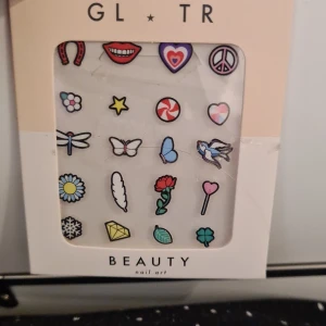 Nagelklistermärken - Klistermärken för dina naglar! Nytt oanvänt. Lite olika roliga märken från glitter 