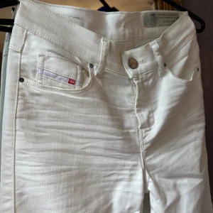 Disel vita jeans  - Precis som nya 