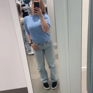 Jeans - Säljer nu dessa fina jeans ifrån Gina! Fin begagnade skick💕Hör av er vid frågor eller intresse! Frak tillkommer.😀