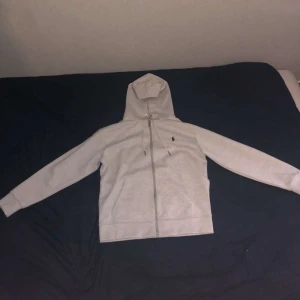 Polo Ralph Lauren grey tracksuit - -väldigt bra skick -tröjan passar M