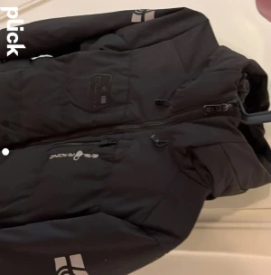 Sail racing jacka  - Säljer min jacka inköps pris 3 999 säljer för den har inte komit till användan på ett tag