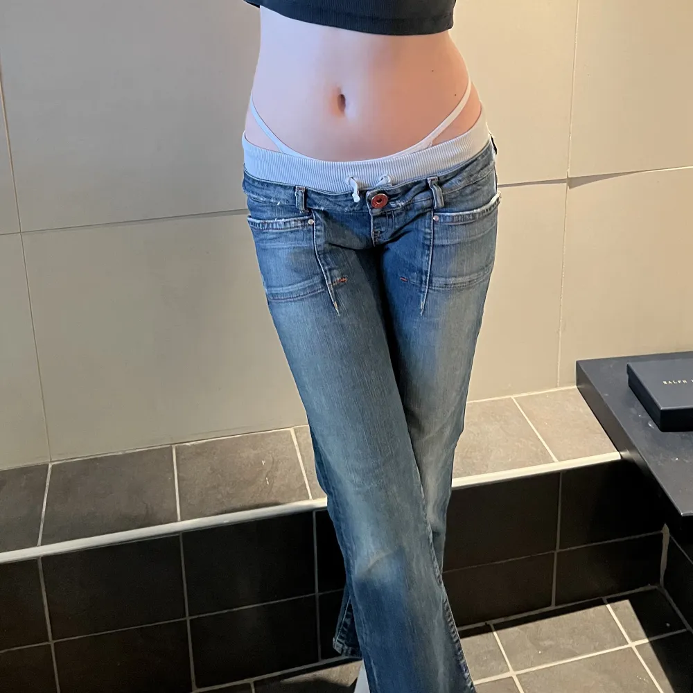 Cute and Petite replay jeans. Perfect condition however they are not really my style anymore which is why I am selling them. I hope someone will buy these since they look so great on . Jeans & Byxor.