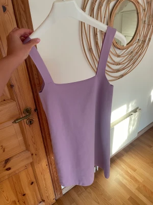 Klänning från zara  - Jätte fin lila klänning till sommaren Använd endast en gång 