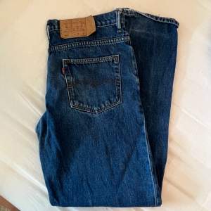 Levi’s 505, dad fit, straight leg Says size 36 but fits me who is a waist 32. Amazing condition.