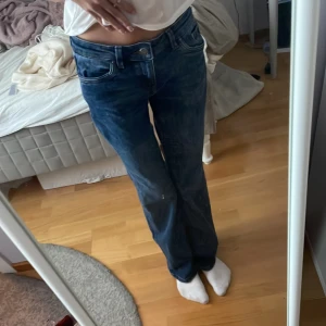 Lågmidjade jeans  - Säljer dessa lågmidjade jeans från esprit eftersom att dom inte riktigt är min stil längre, väldigt bra skick💗🙏