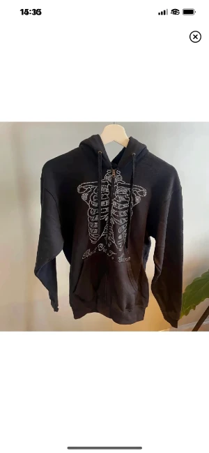 best yet to come hoodie  - jag använder den inte alla rhinestone sitter kvar 🥰