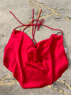 Ny topp - Rosa ny topp från nakd. Storlek 38. Öppen rygg, knyts runt nacken och en runt ryggen