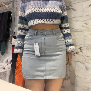 Jeanskjol  - Helt ny från Boohoo. 