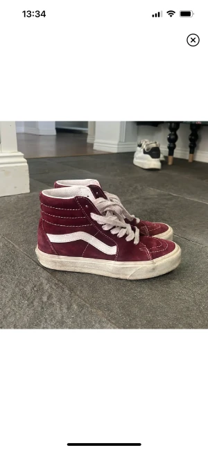 vans - säljer mina super snygga vinröda vans! sparsamt använda🥰