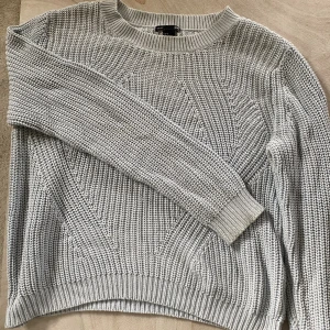 Stickad tröja - Stickad tröja från hm!  Kolla mina likade bilder för info om frakt och policy!