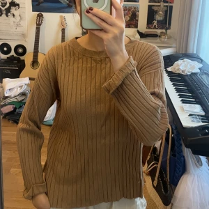 Brun tjocktröja - Långärmad brun tjocktröja