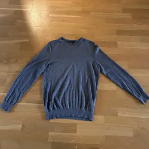 Skit snygg Massimo Dutti tröja som passar till allt. Skicket är 10/10 och nypris ligger på 600kr. 