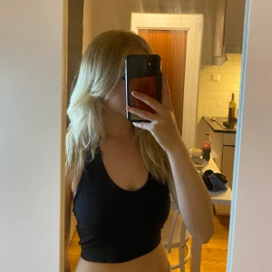 Svart halterneck - Svart halterneck, använd fåtal gånger 