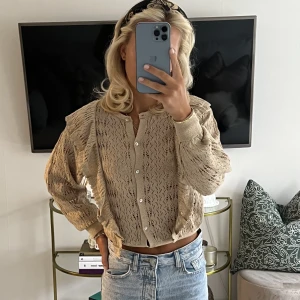 guldig kofta - guldig kofta från mango. lite glittrig, supersöt! 