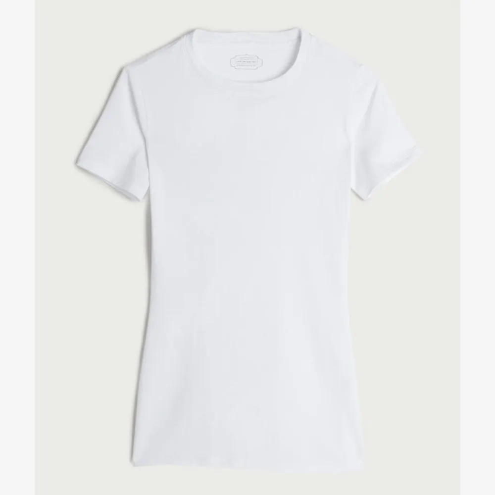 Säljer nu min fina oanvända Intimissimi t shirt, endast testad.  Säljer för att den ej kommer till användning💕💕. T-shirts.
