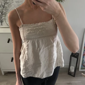 topp zara - jättesöt topp från zara.🤍Endast använd 1 gång.