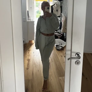 Mjukis set❤️‍🔥 - Bekvämt set med fin grön färg💓bra skick!! Du står för frakten😜