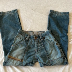 Jeans! - Coola jeans som är jätte snygga💕 lite för stora på mig men passar nog s-m!!väldigt bra skicka och skriv privat för fler bilder💕 pris går att diskuteras 