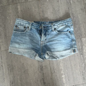 Jeansshorts - Lågmidjade jeansshorts från Ralph Lauren. Barnstorlek