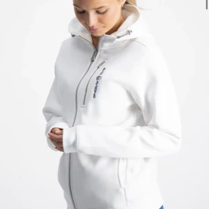 Vit sail racing zip up  - Säljer min vita sail racing då den inte kommer till användning. Den har en liten fläck men som knappt syns.
