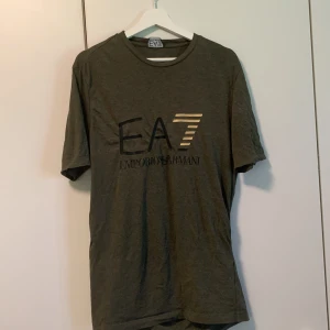 Emporio Armani Ea7 - 5/10 skick, använd ea7 t shirt.