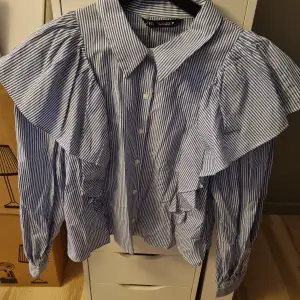Randig skjortblus storlek XL men passar en L, endast prövad