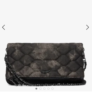 Zadig väska - Säljer min Zadig väska, använd men i bra skick. Kom privat för fler bilder. Dustbag medföljer. Ljusare i verkligheten 💗