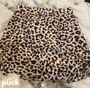 Kjol - Aldrig använd, prislapp kvar. Köp köp köp!!!!