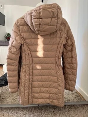 Parajumper Irene - Beige parajumper Irene jacka storlek xs mycket fint skick inga fläckar Nypris 5249kr  Finns att hämta i Märsta 