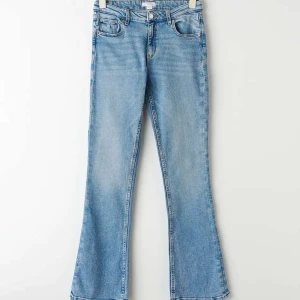 Jeans  - Dessa ljus blå jeans ifrån Gina, har typ aldrig använt 