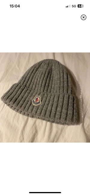 Moncler - En fin Moncler mössa, bra skick, one size, ÄKTA!🙌🏼 Nypris (1500)