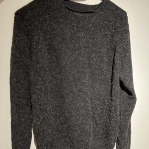 Stickad Tröja - Så fin lite tunnare stickad tröja!