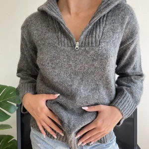 Gina Tricot Quarter Zip Kofta - Storlek- XS (Rekommendera för XS och S)  Pris- 120 kr 💞+ Frakt 📦  Kvalitet- Är i bra skick 🫶🏼