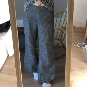 Superfina linnebyxor🪅 - Grå linnebyxor som är vida och lågmidjade  Superhäftiga och bekväma ! Frakt tillkommer🪩