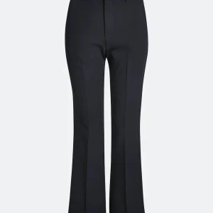 Bikbok Vilma kostymbyxor  - Säljer dessa jättefina kostymbyxor i superbra skick från bikbok i storlek 34. Nypris 500kr. Dom passar perfekt på mig som är 152 cm.  Kontakta mig om du vill köpa.  Betalning via swish