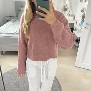 Stickad tröja  - Superfin rosa stickad tröja ifrån Lindex i storlek S💗 den är knappt använd och är därför i bra skick💕