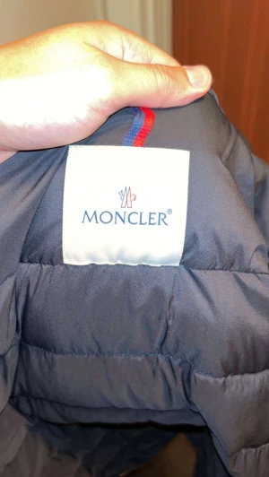 Moncler väst - 1 år gammal