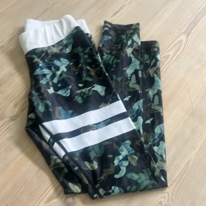 Stronger thigts  - Skick 9/19