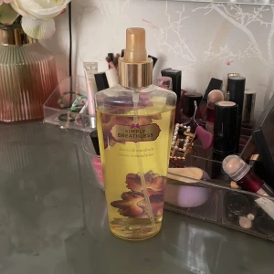 Victoria secret  - Säljs för 60 kr, nästan full