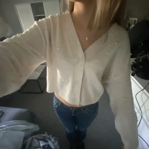 Kofta  - Intressekoll på denna kofta💞 använd fåtal gånger då den inte är nopprig😊strl Sen passra även utmärkt på xs💖 200kr+frakt 