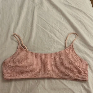 Bikini överdel🌸 - En jättefin bikini överdel i pastel rosa, använd fåtal gånger men är i gott skick🌷