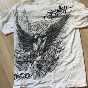 Cool t-shirt - Säljer denna då den inte längre används :) strl S herr