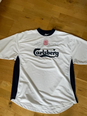 Liverpool fotbollströja  - En klassisk Liverpool fotbollströja 